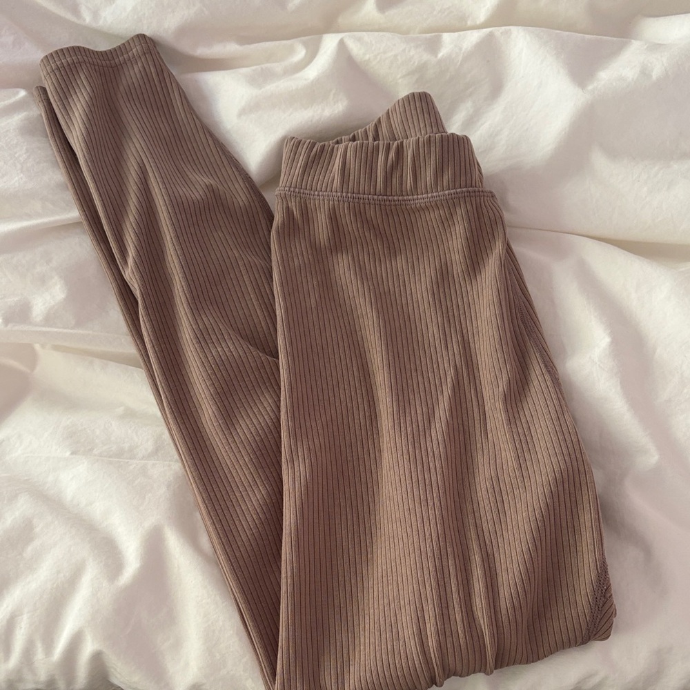 ALO Yoga Ribbed Brown Leggings
